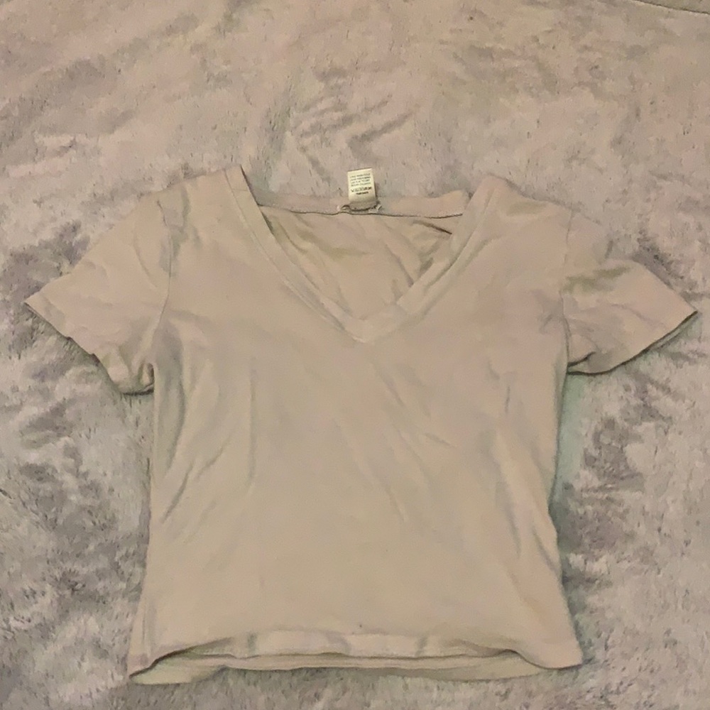 cropped v shirt